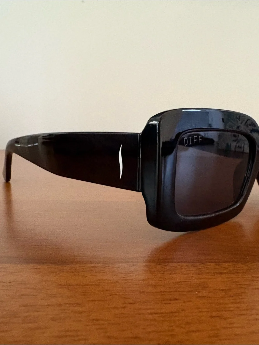 Sephora x Diff Collab Limited Edition Women’s Black Rectangular Sunglasses